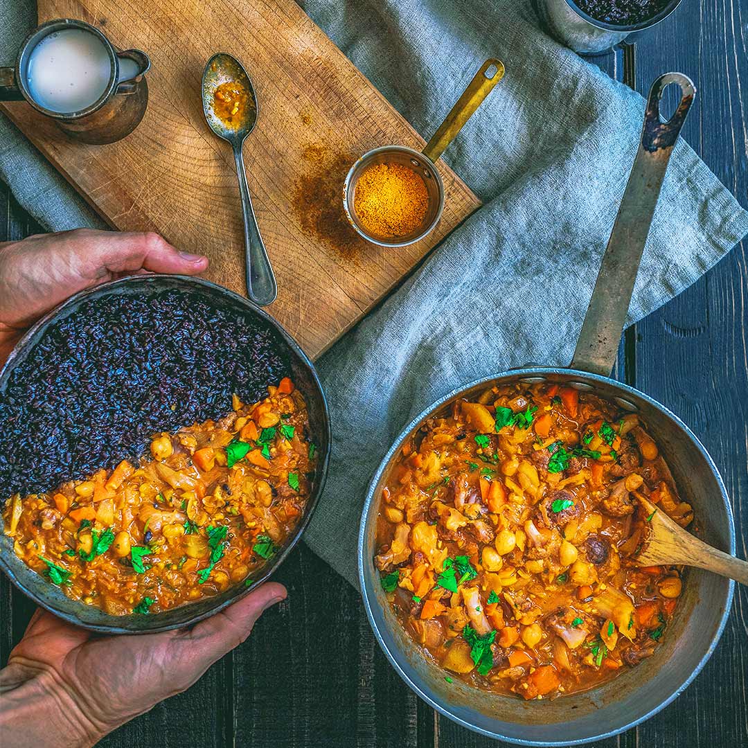 veganes Curry mit schwarzem Reis